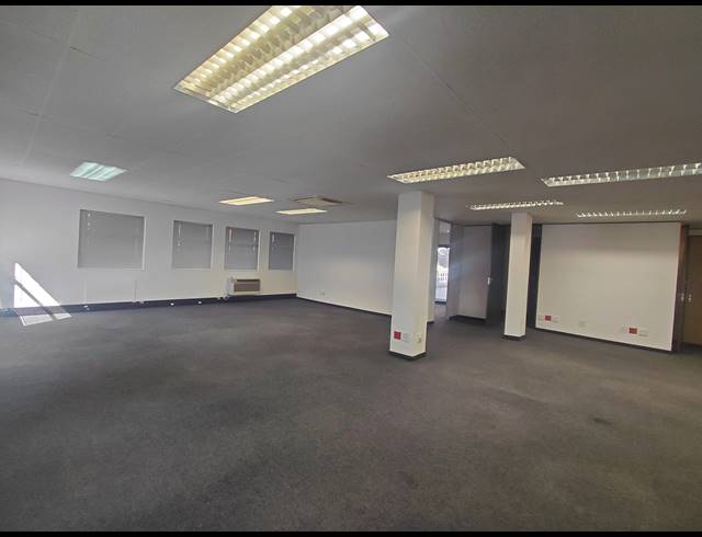 360M² OFFICE TO LET IN BRYANSTON